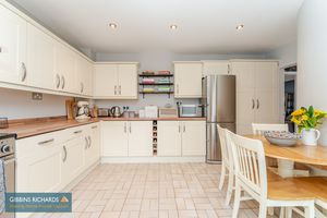 Kitchen/Breakfast Room- click for photo gallery